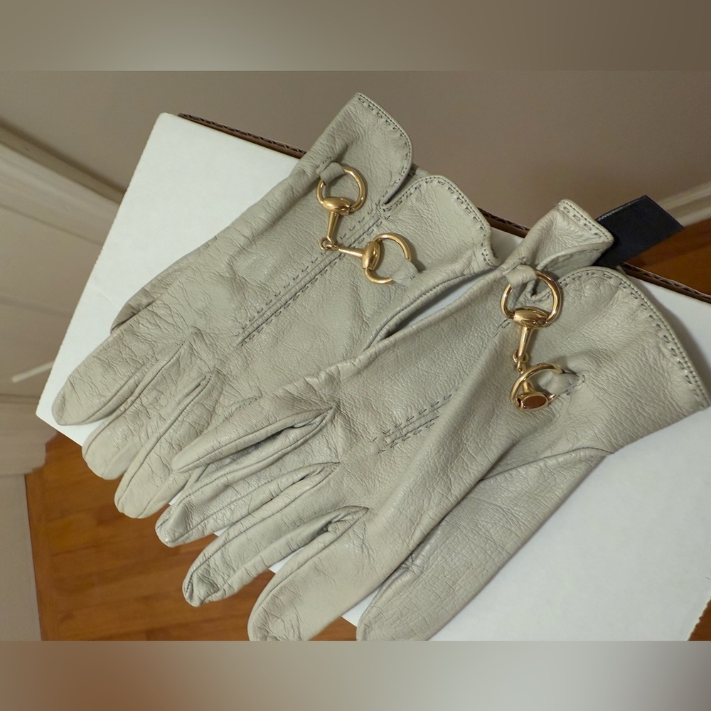 Gucci White Gloves - Great used condition. Best fits XS/S glove size. - Picture 3 of 6